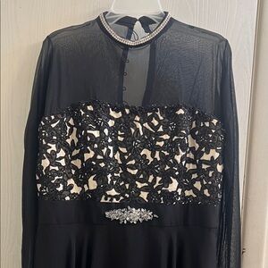 Chic Black and White Long Sleeve Dress